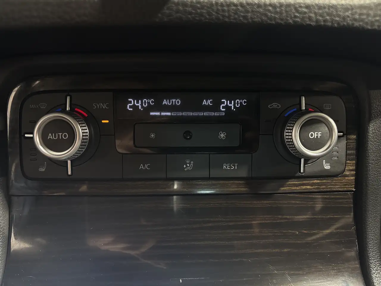 Volkswagen Touareg снимка Volkswagen Touareg