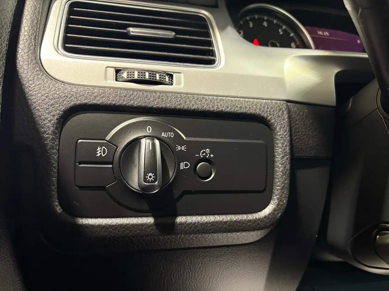 Volkswagen Touareg снимка Volkswagen Touareg