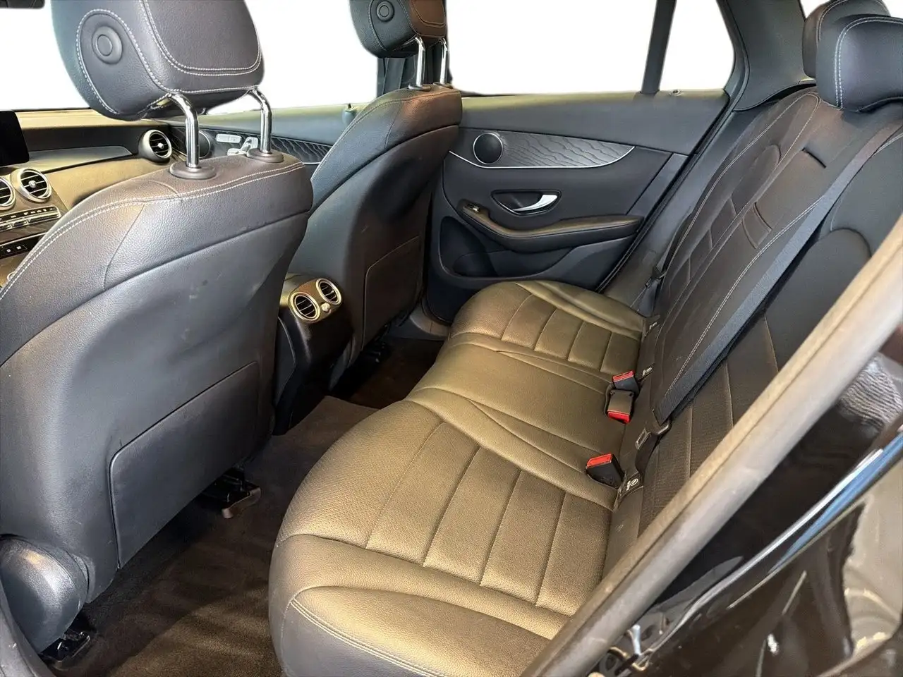 Mercedes-Benz GLC снимка Mercedes-Benz GLC