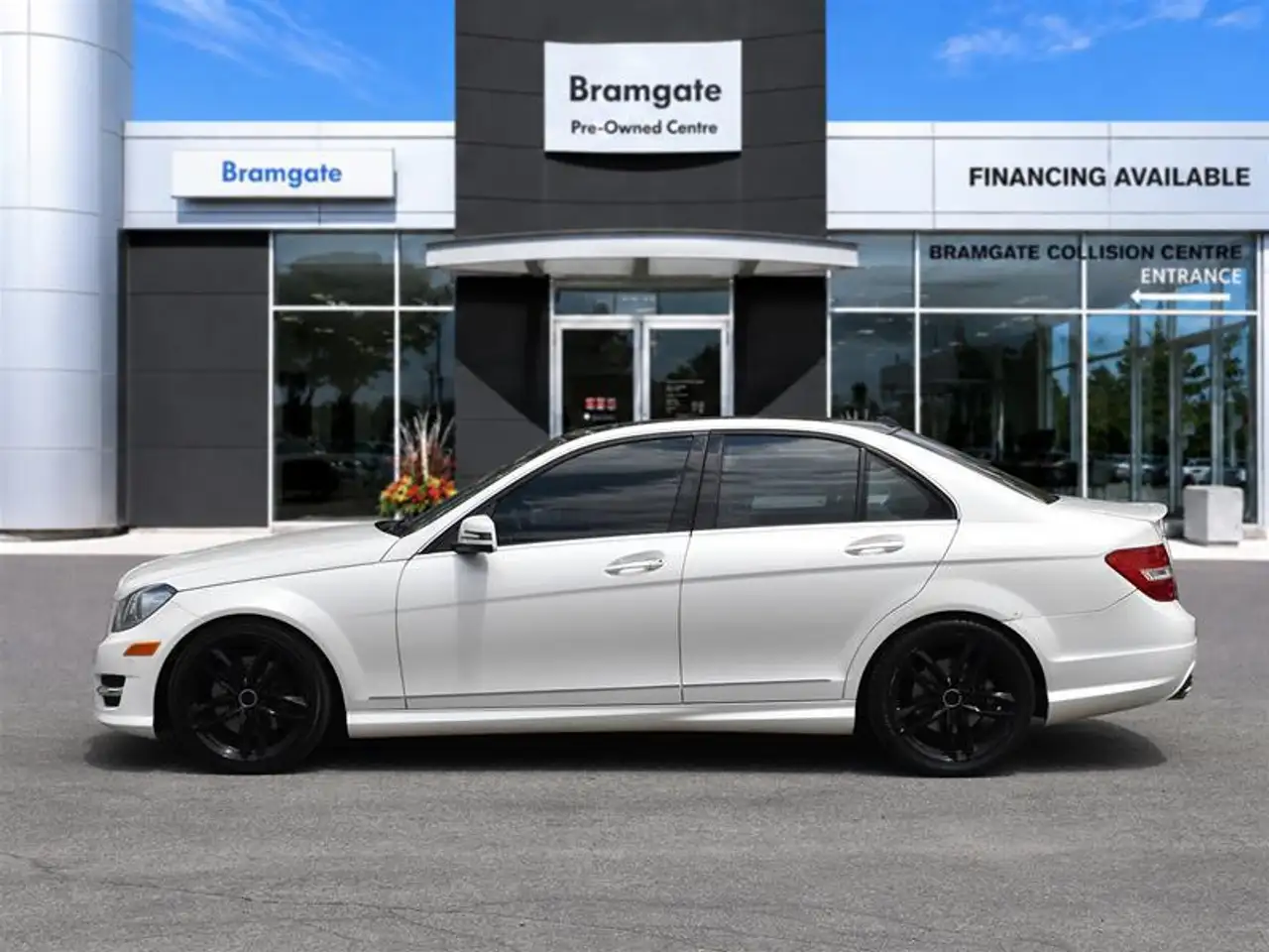 Mercedes-Benz C-Class снимка Mercedes-Benz C-Class