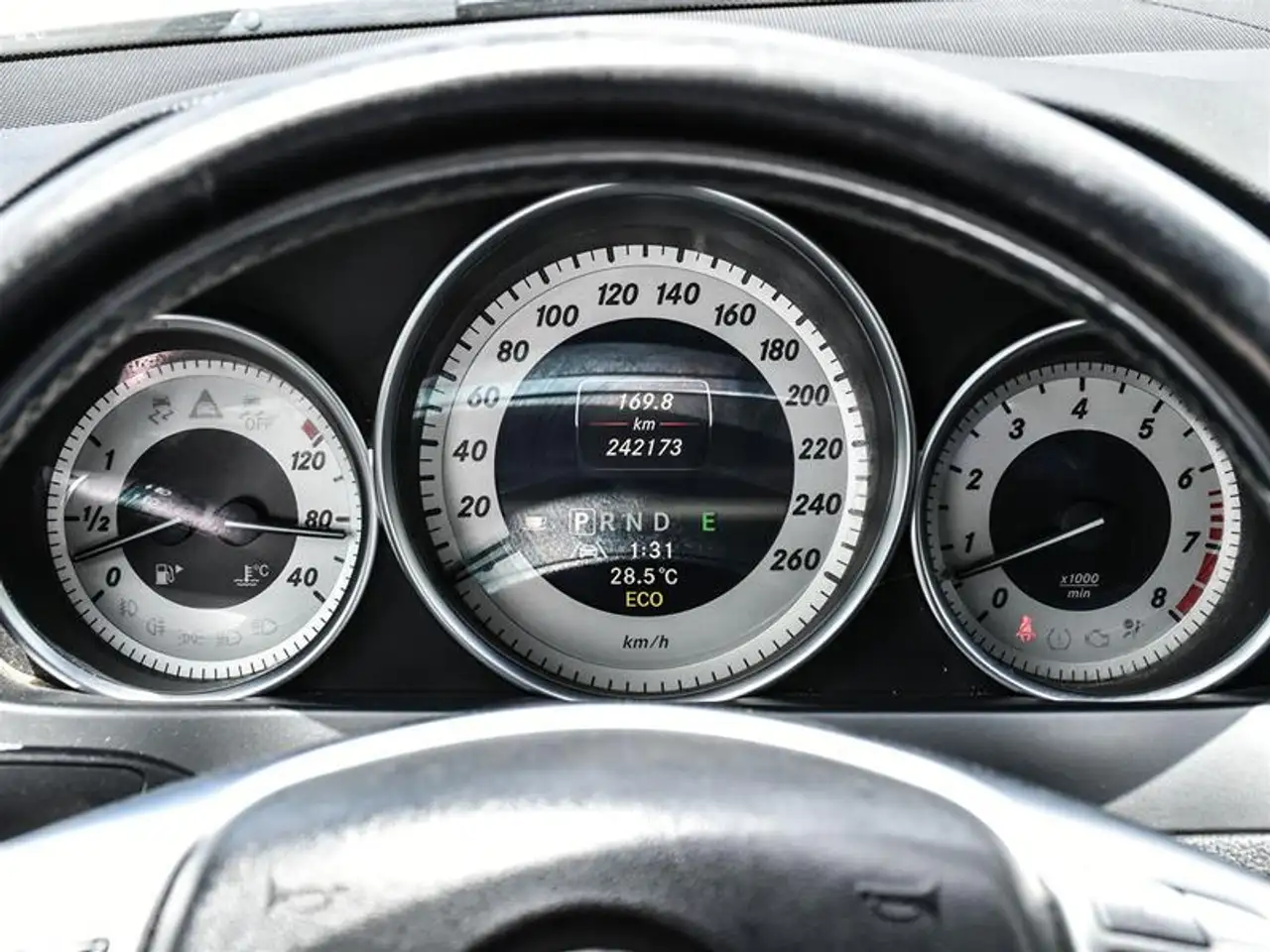 Mercedes-Benz C-Class снимка Mercedes-Benz C-Class
