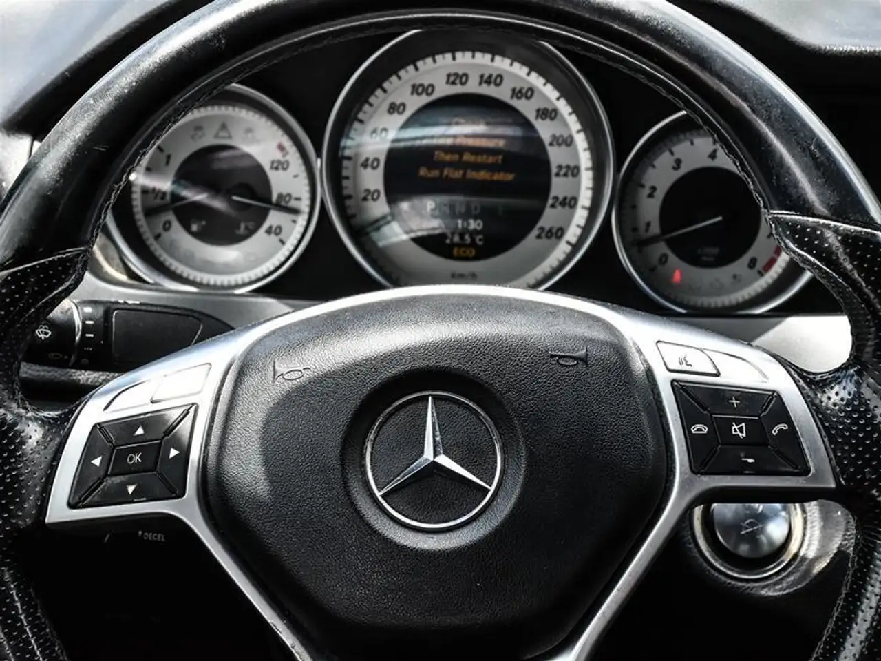 Mercedes-Benz C-Class снимка Mercedes-Benz C-Class