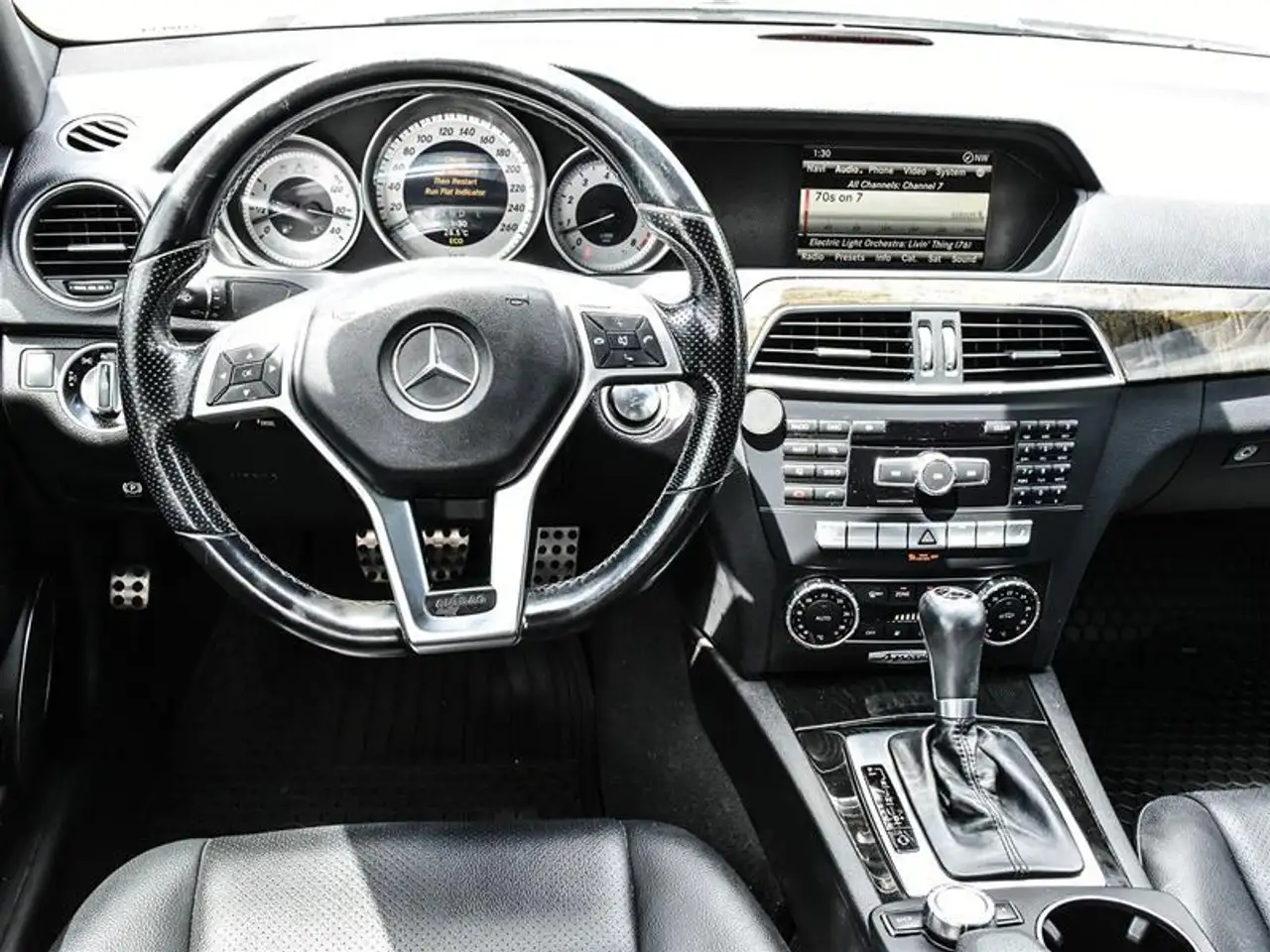 Mercedes-Benz C-Class снимка Mercedes-Benz C-Class