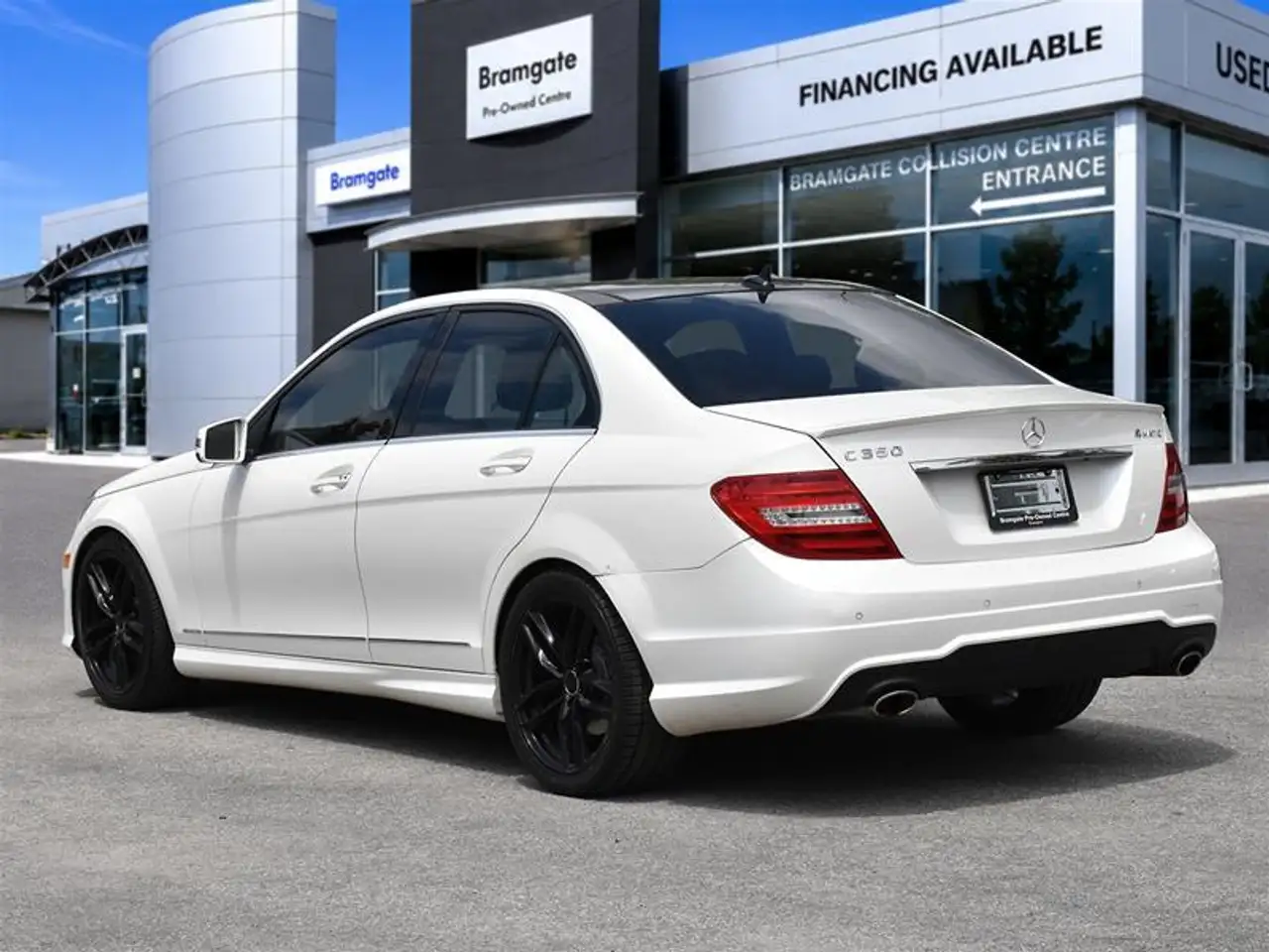 Mercedes-Benz C-Class снимка Mercedes-Benz C-Class