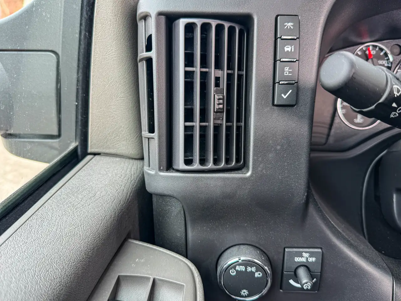 GMC Savana photo GMC Savana
