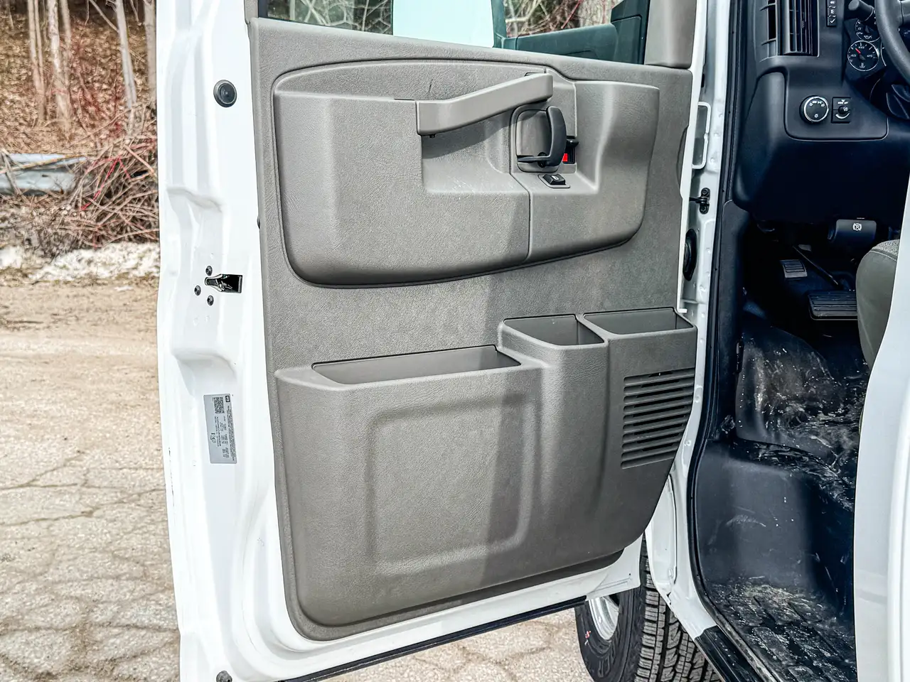 GMC Savana photo GMC Savana