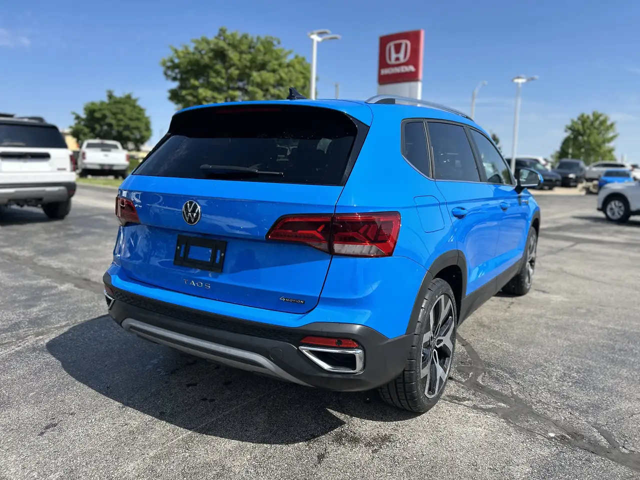 Volkswagen Taos photo Volkswagen Taos