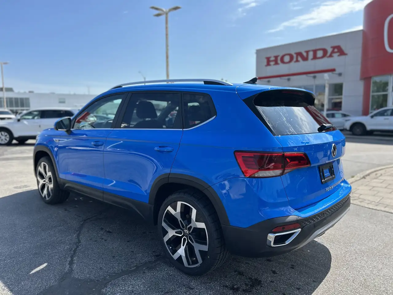 Volkswagen Taos photo Volkswagen Taos