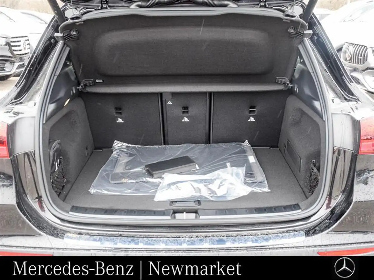 Mercedes-Benz GLA снимка Mercedes-Benz GLA