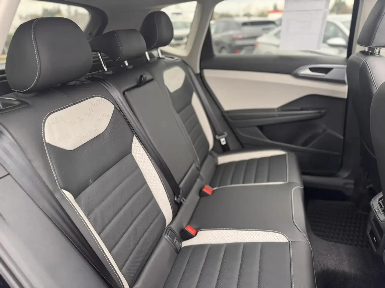Volkswagen Taos photo Volkswagen Taos