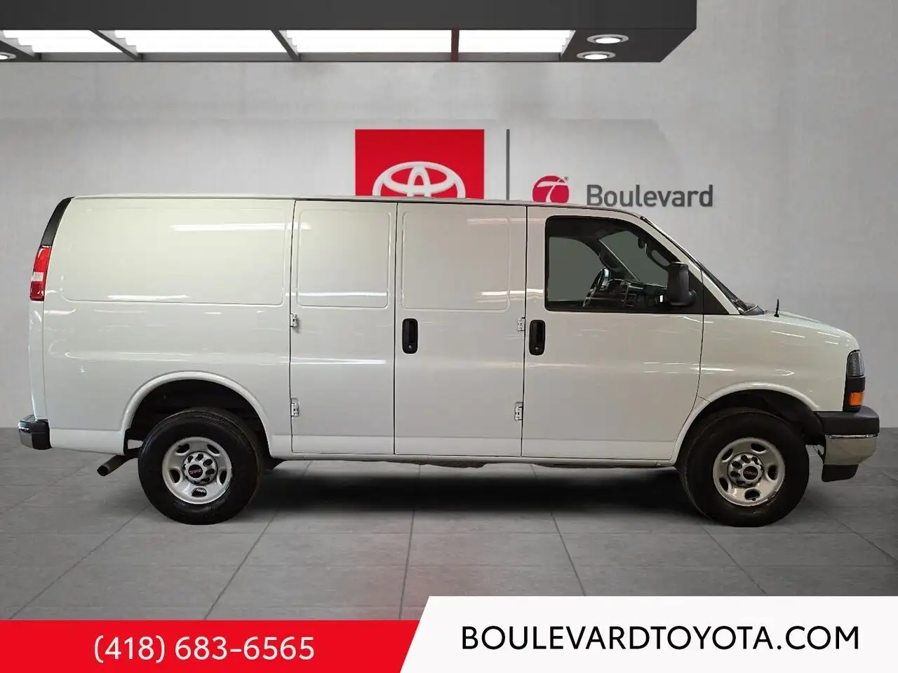 GMC Savana снимка GMC Savana