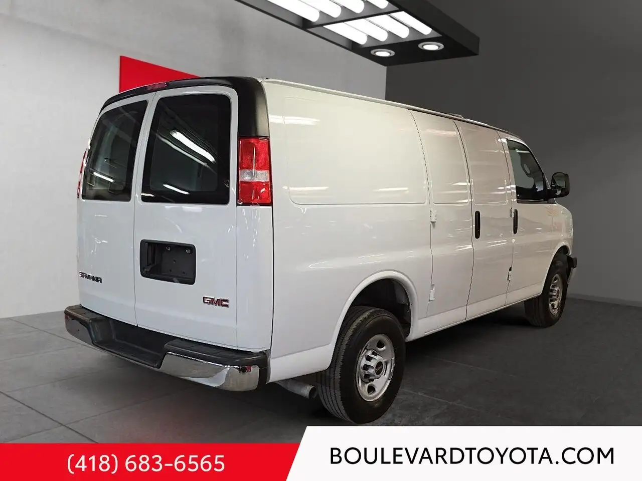 GMC Savana снимка GMC Savana