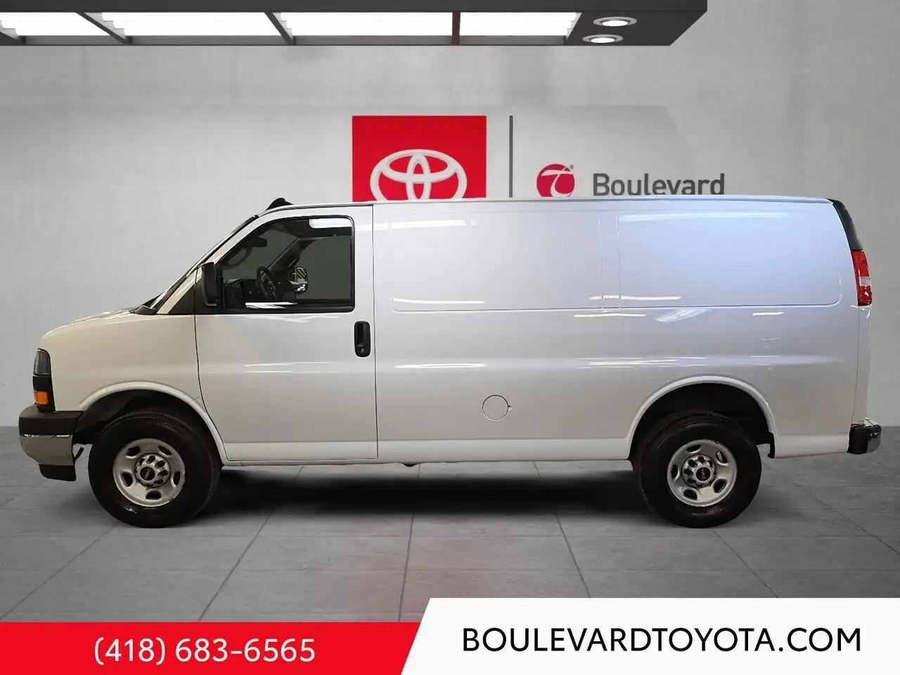 GMC Savana снимка GMC Savana
