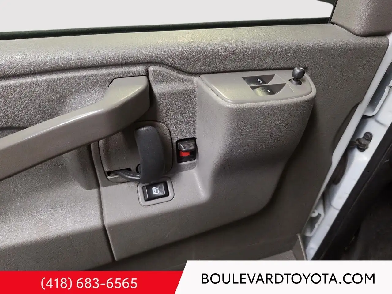 GMC Savana снимка GMC Savana