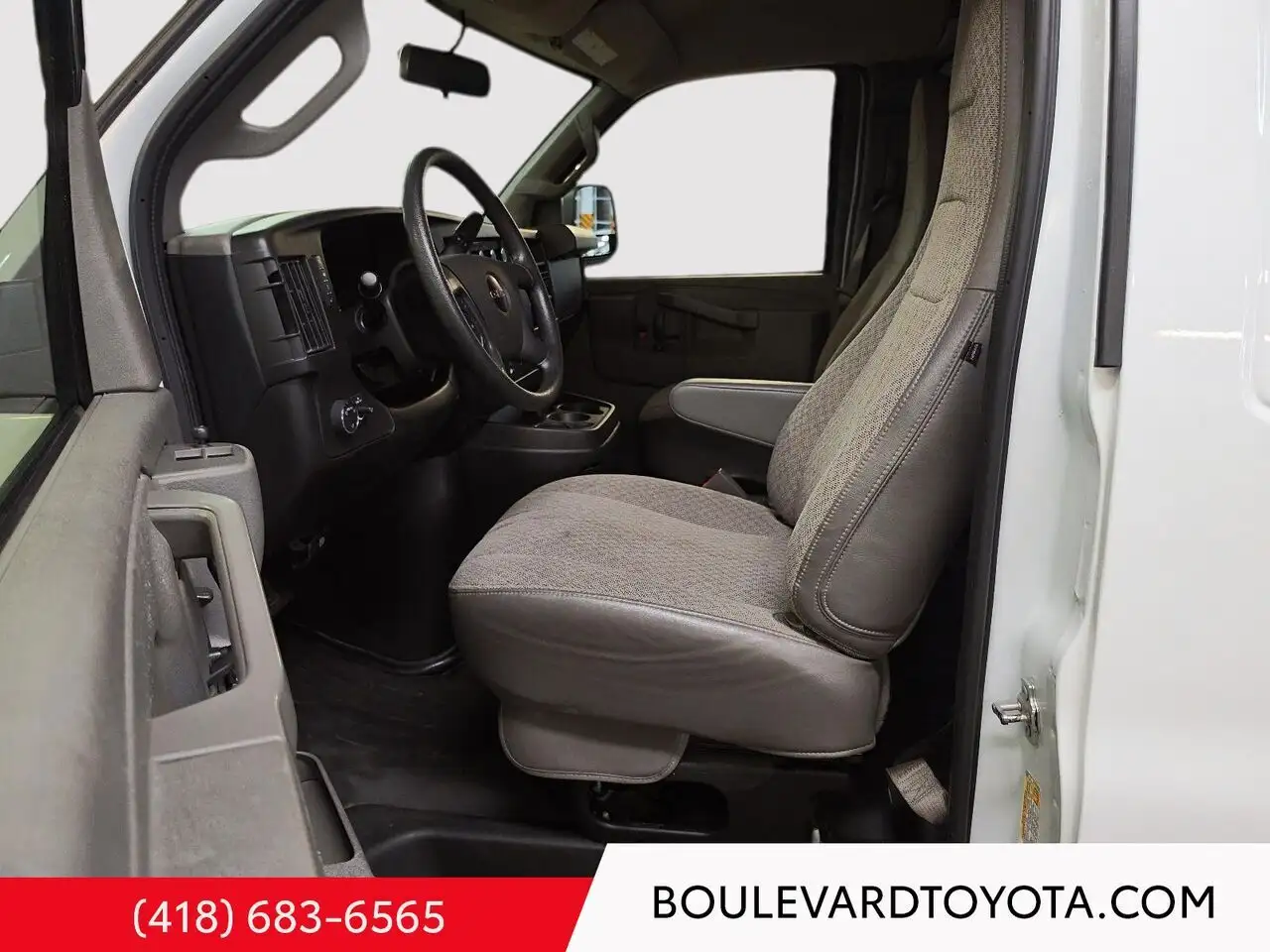 GMC Savana снимка GMC Savana