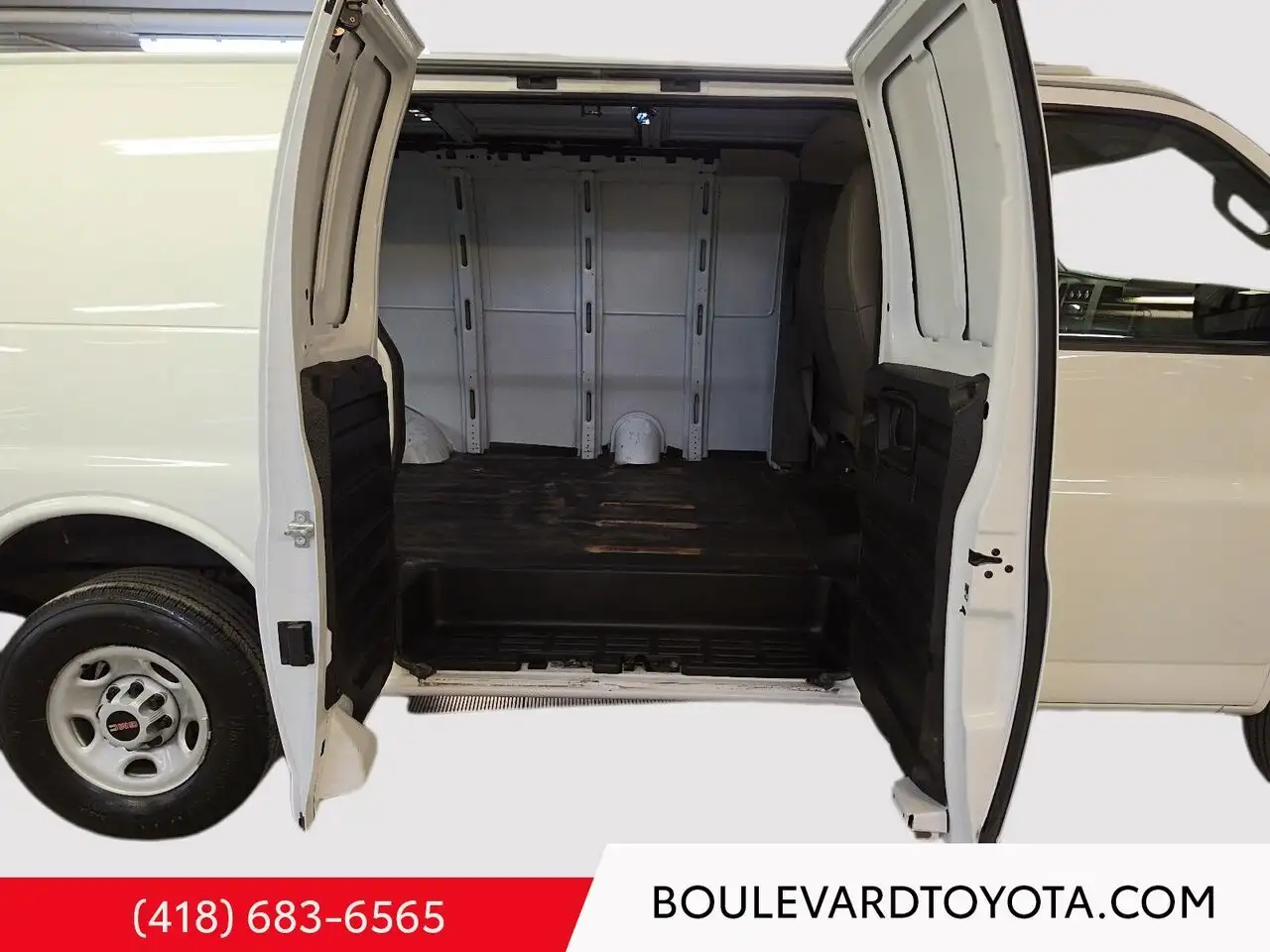 GMC Savana снимка GMC Savana