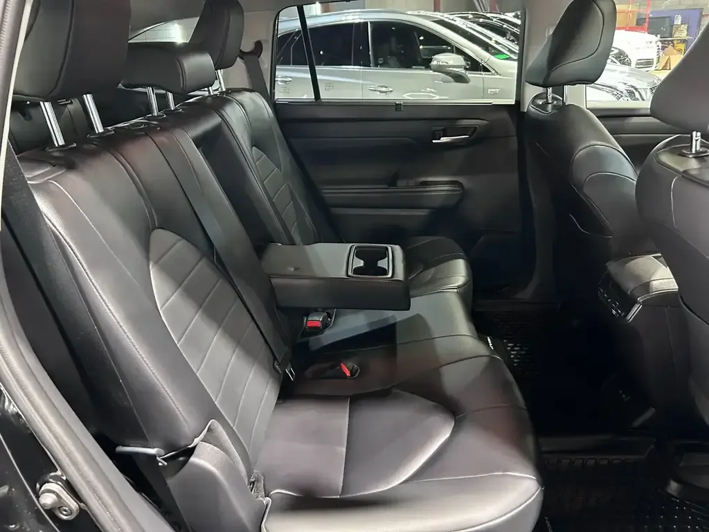 Toyota Highlander снимка Toyota Highlander