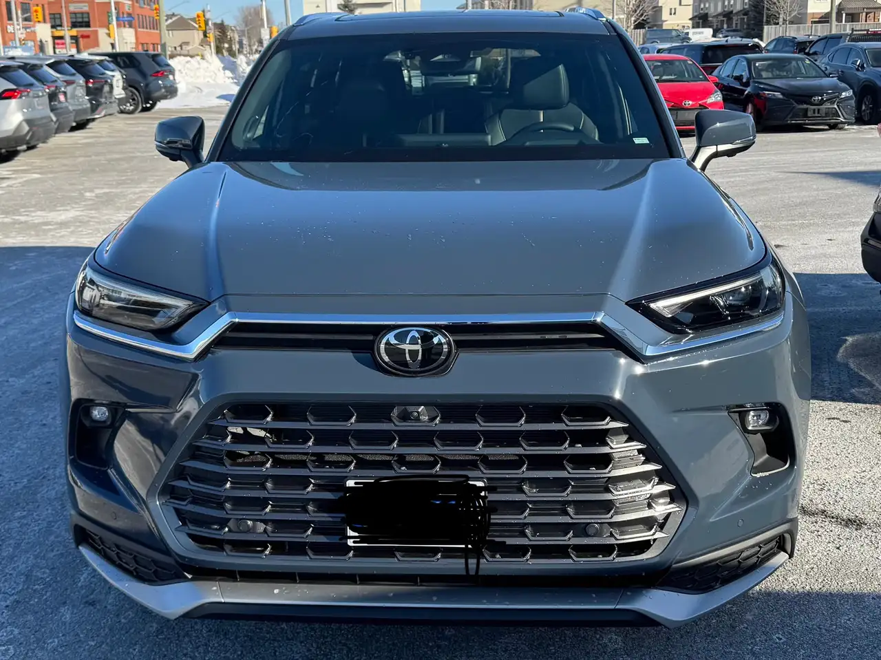 Toyota Grand Highlander снимка Toyota Grand Highlander