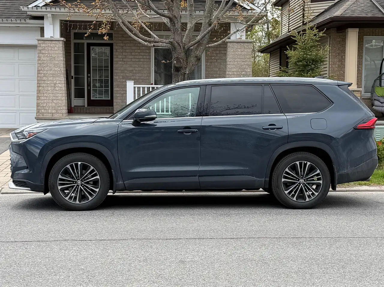 Toyota Grand Highlander снимка Toyota Grand Highlander
