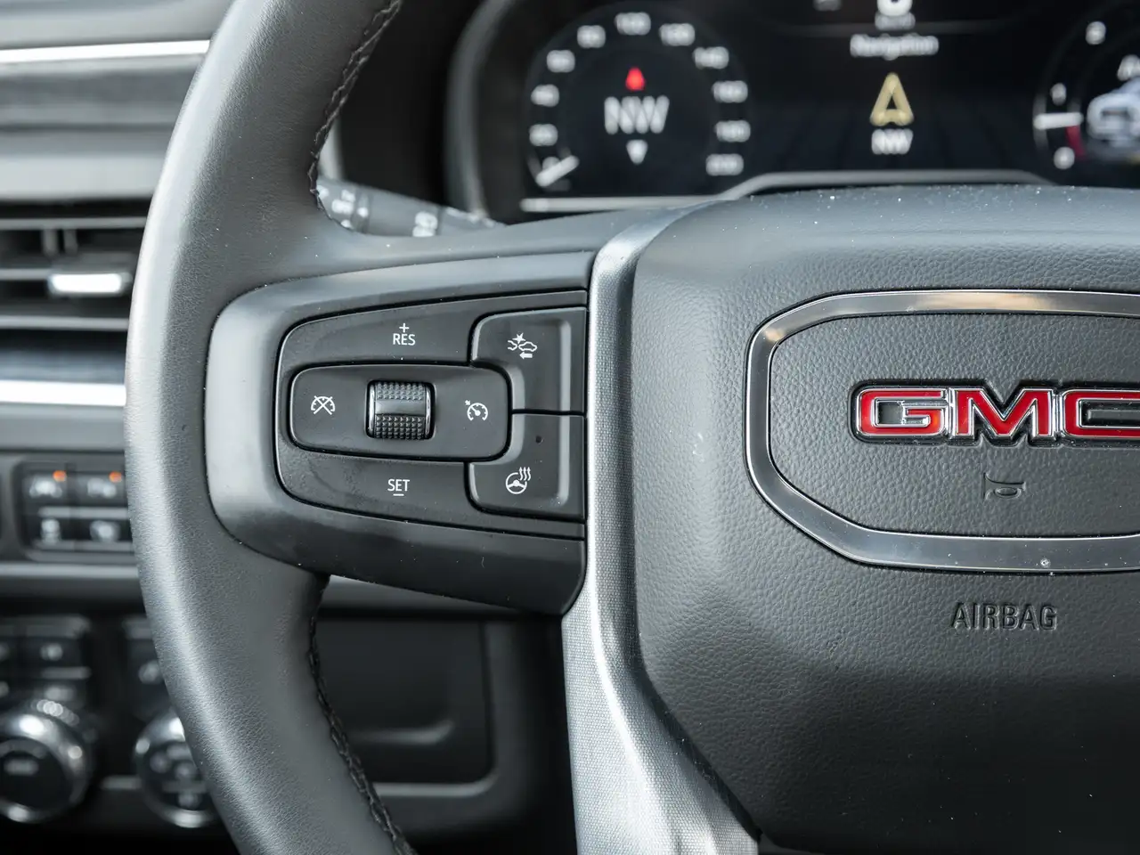 GMC Yukon photo GMC Yukon