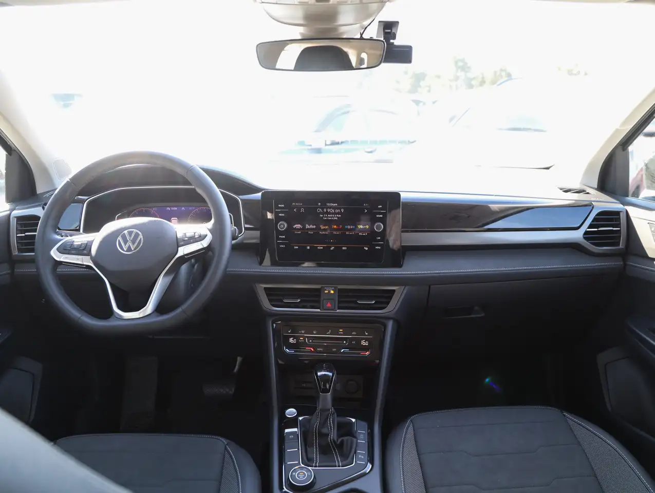 Volkswagen Taos снимка Volkswagen Taos