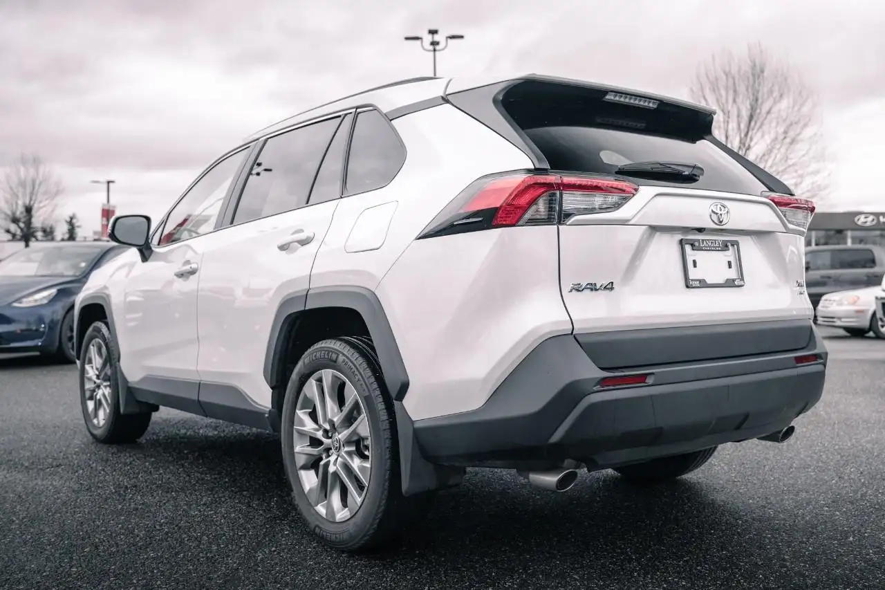 Toyota RAV 4 снимка Toyota RAV 4