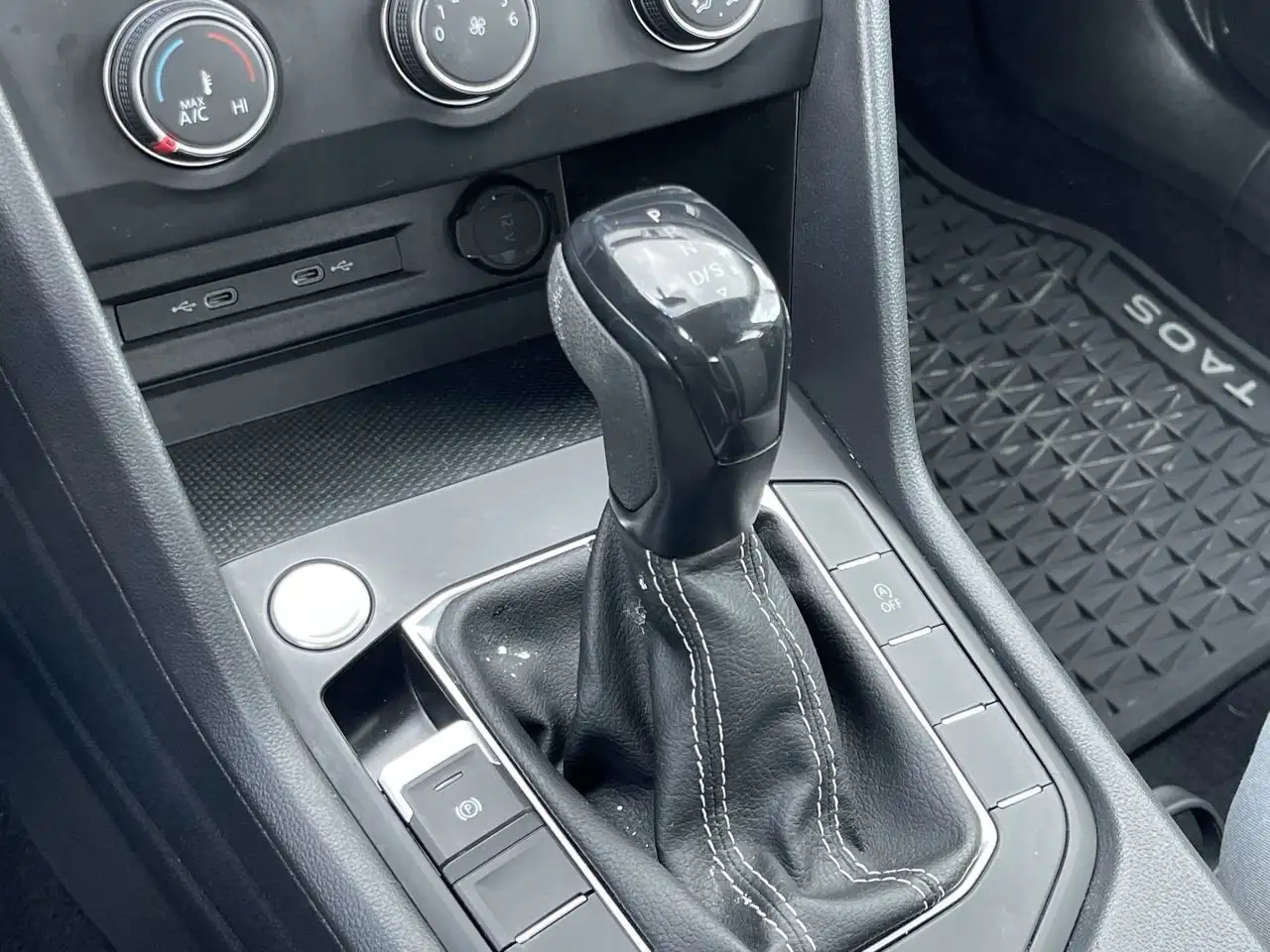 Volkswagen Taos снимка Volkswagen Taos