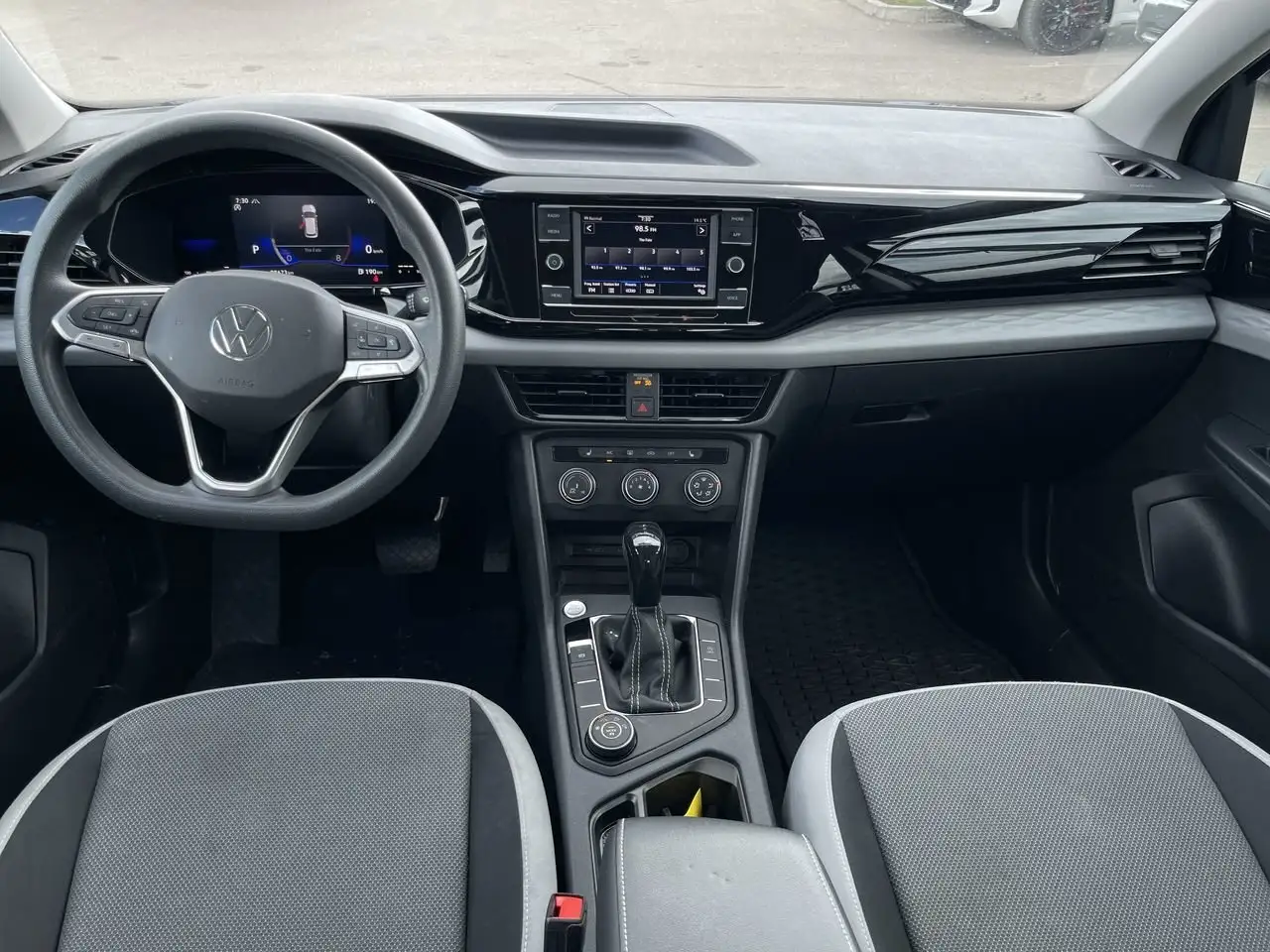 Volkswagen Taos снимка Volkswagen Taos
