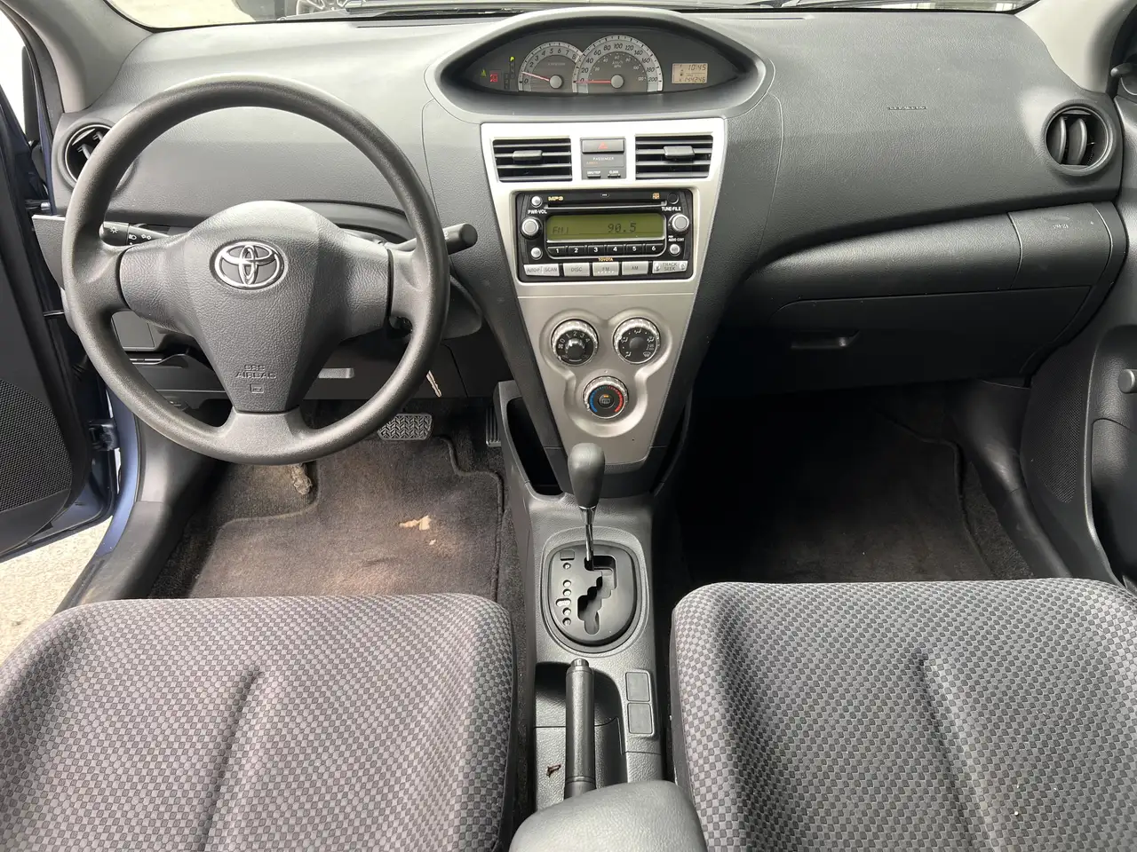 Toyota Yaris photo Toyota Yaris