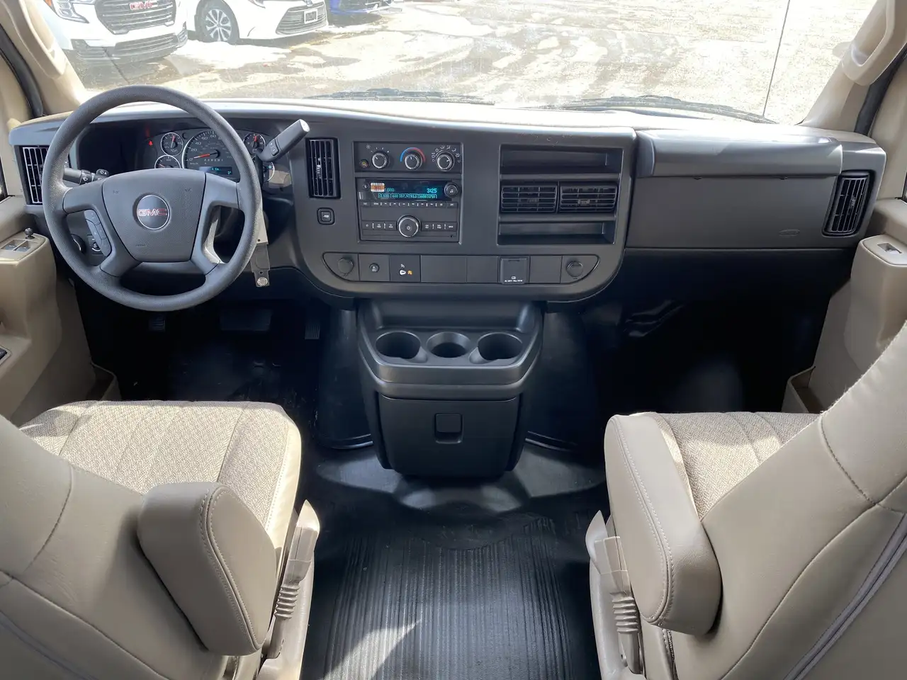 GMC Savana fotografie GMC Savana