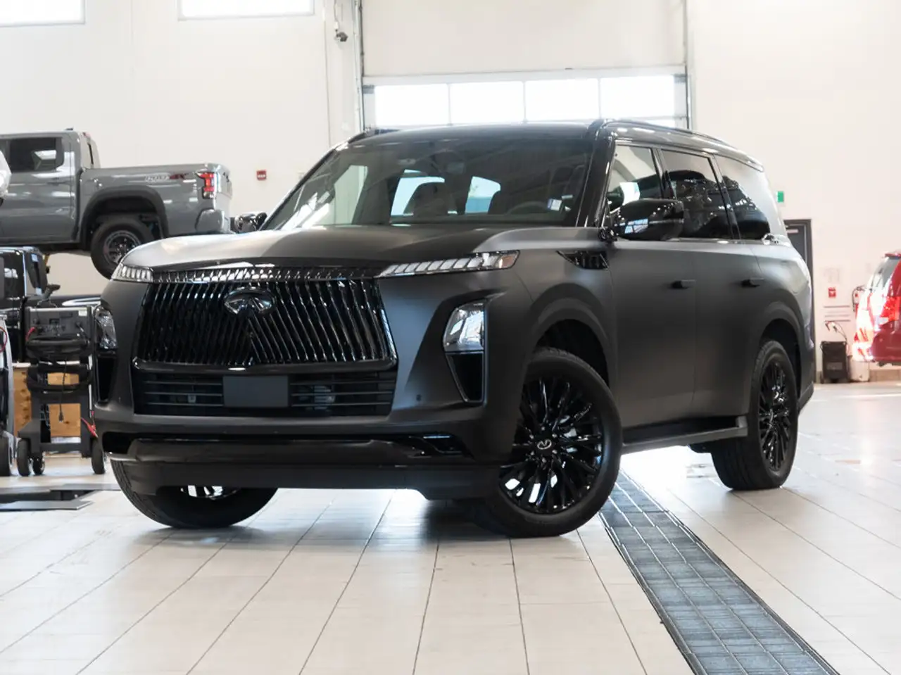 Infiniti QX80 снимка Infiniti QX80