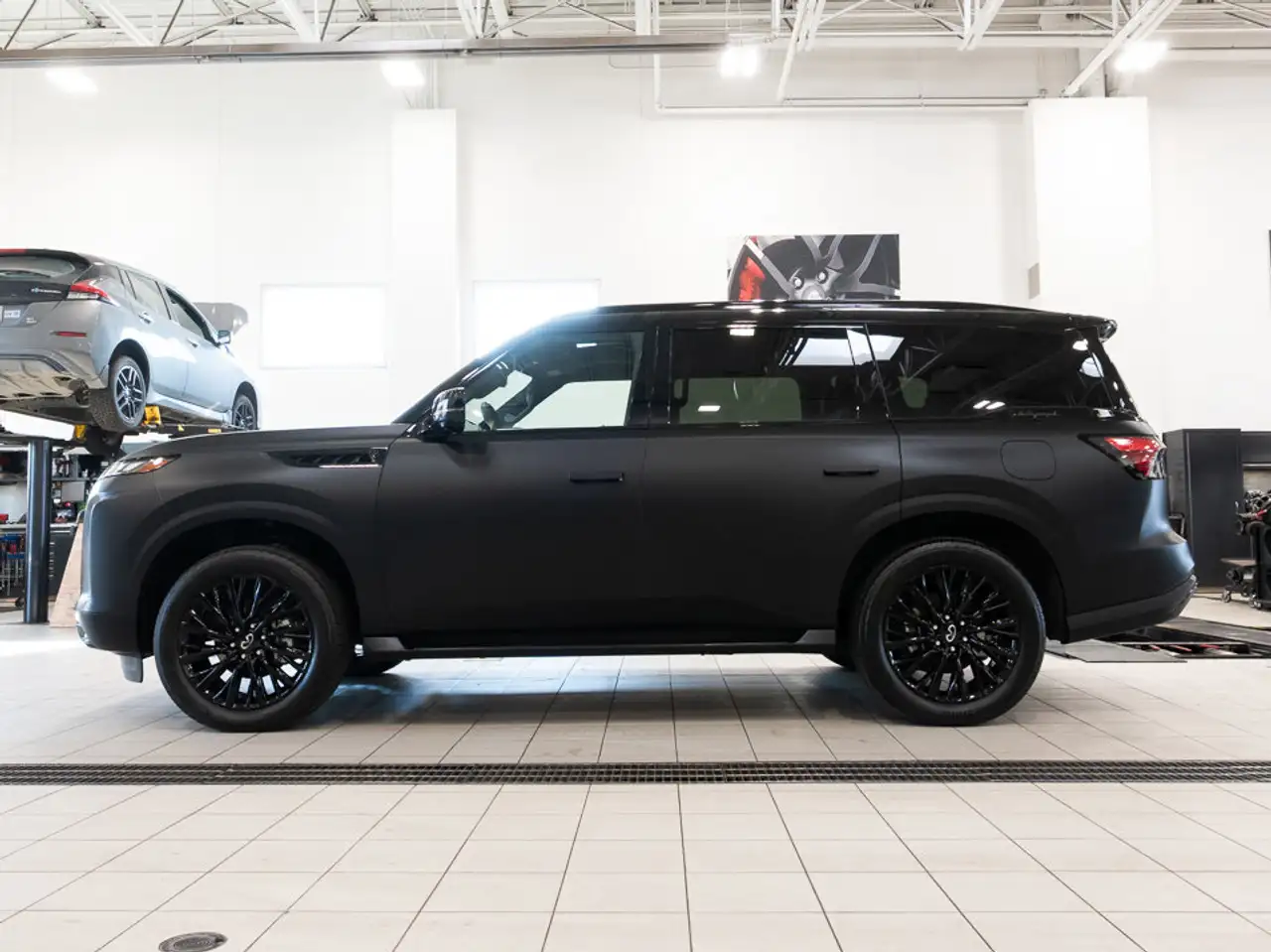 Infiniti QX80 снимка Infiniti QX80