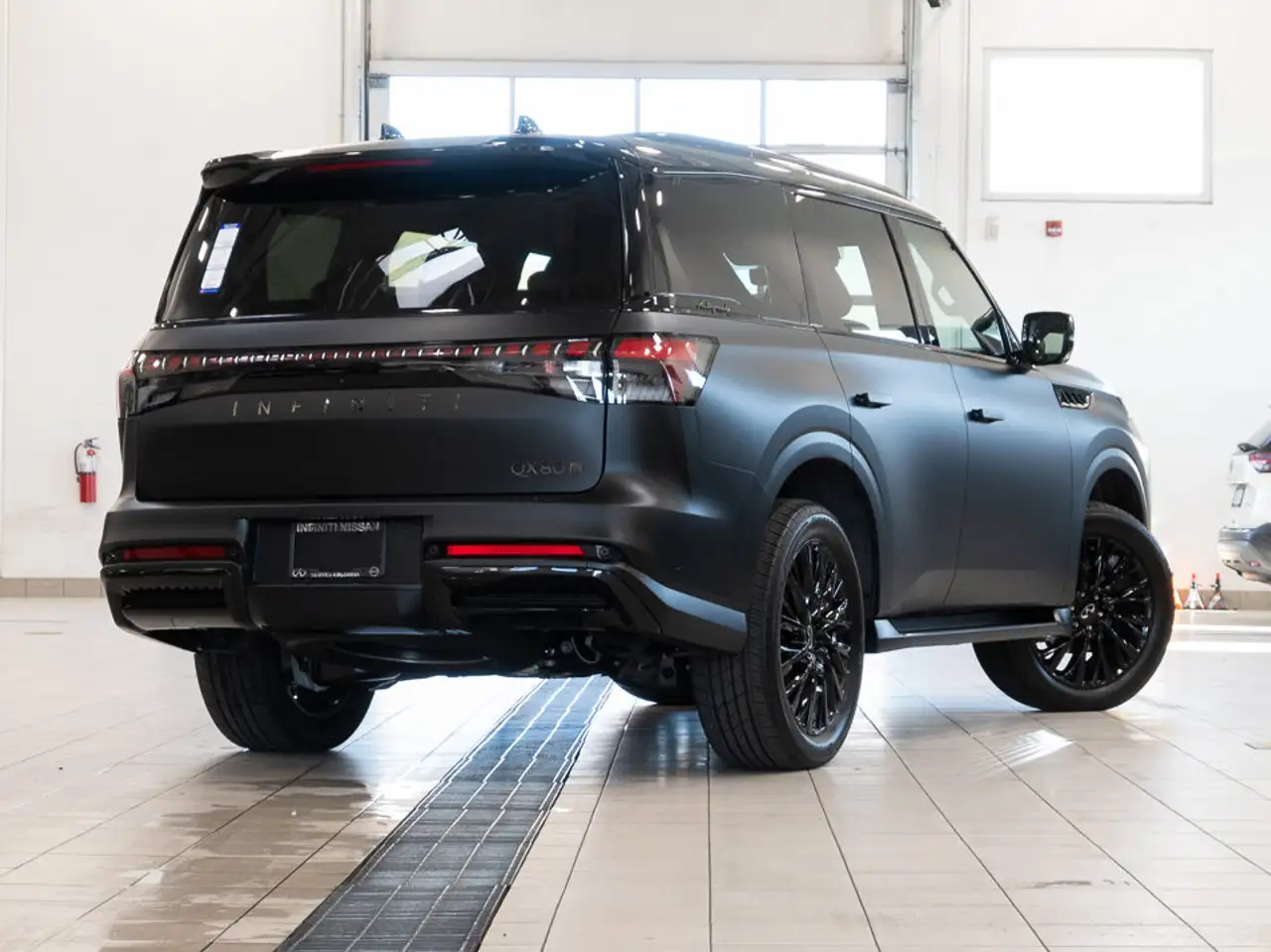 Infiniti QX80 снимка Infiniti QX80
