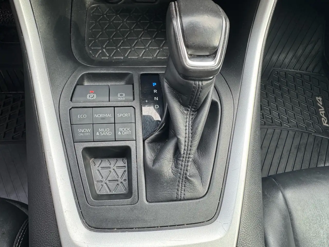 Toyota RAV 4 снимка Toyota RAV 4