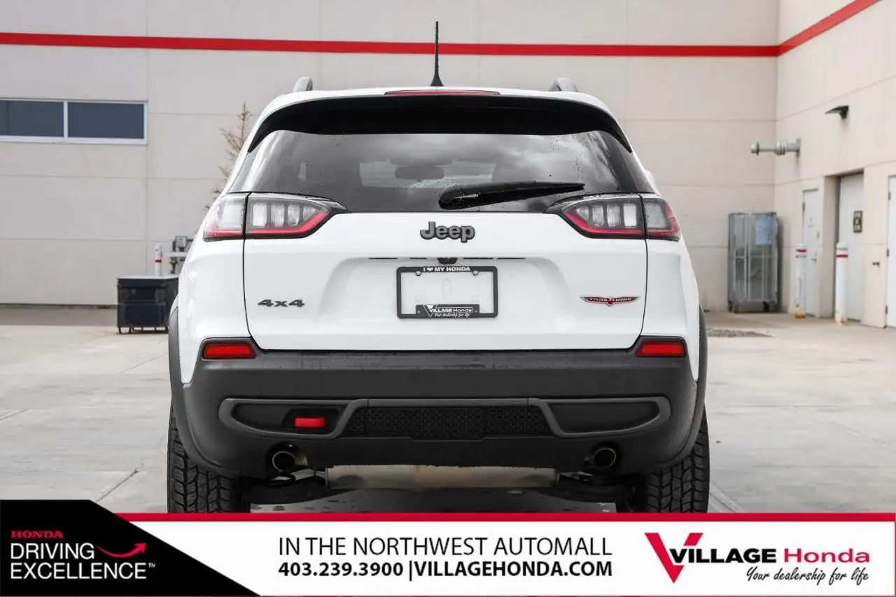 Jeep Cherokee photo Jeep Cherokee