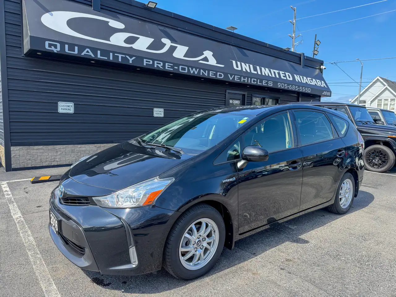 Toyota Prius v fotografie Toyota Prius v