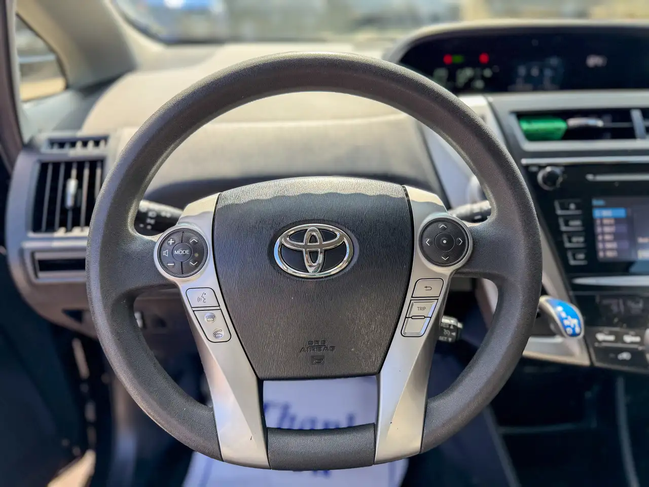 Toyota Prius v fotografie Toyota Prius v