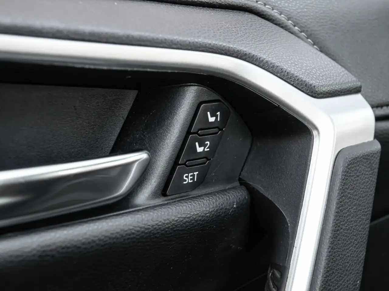 Toyota RAV 4 photo Toyota RAV 4