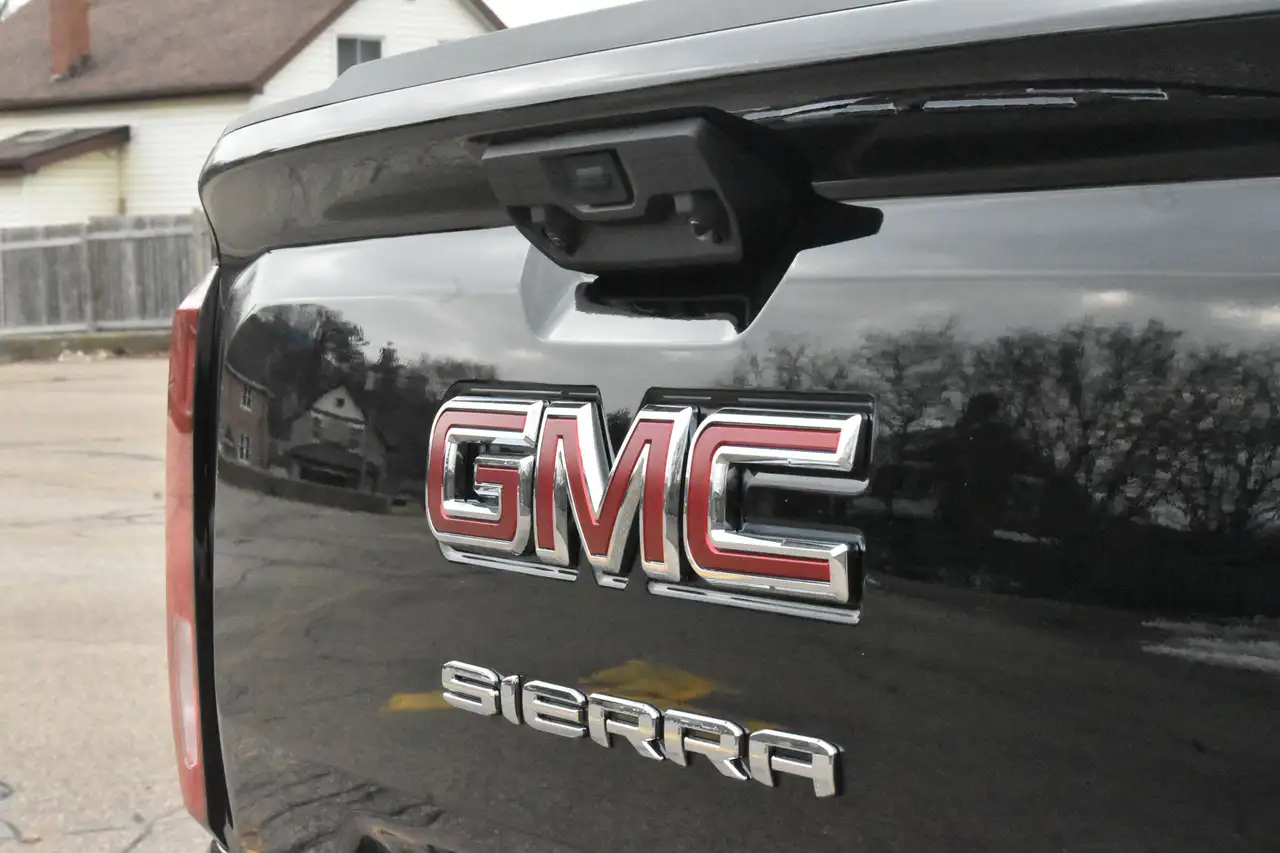 GMC Sierra 1500 photo GMC Sierra 1500