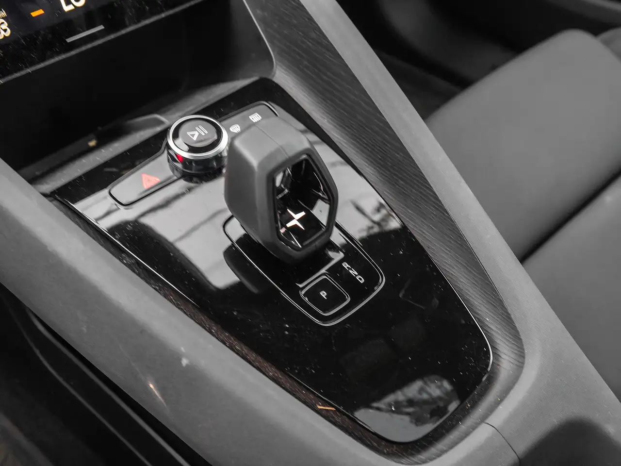 Polestar 2 снимка Polestar 2