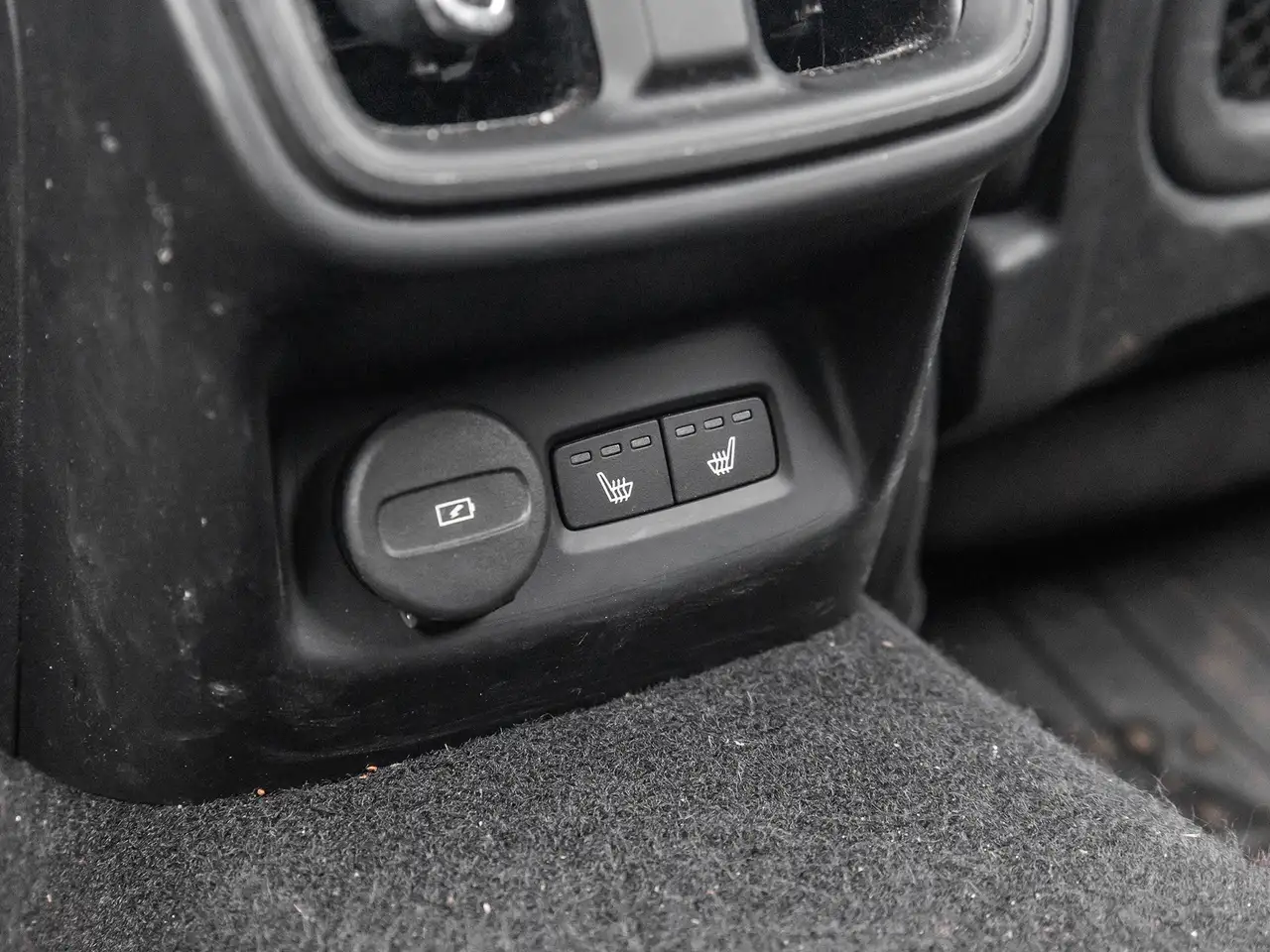 Polestar 2 снимка Polestar 2