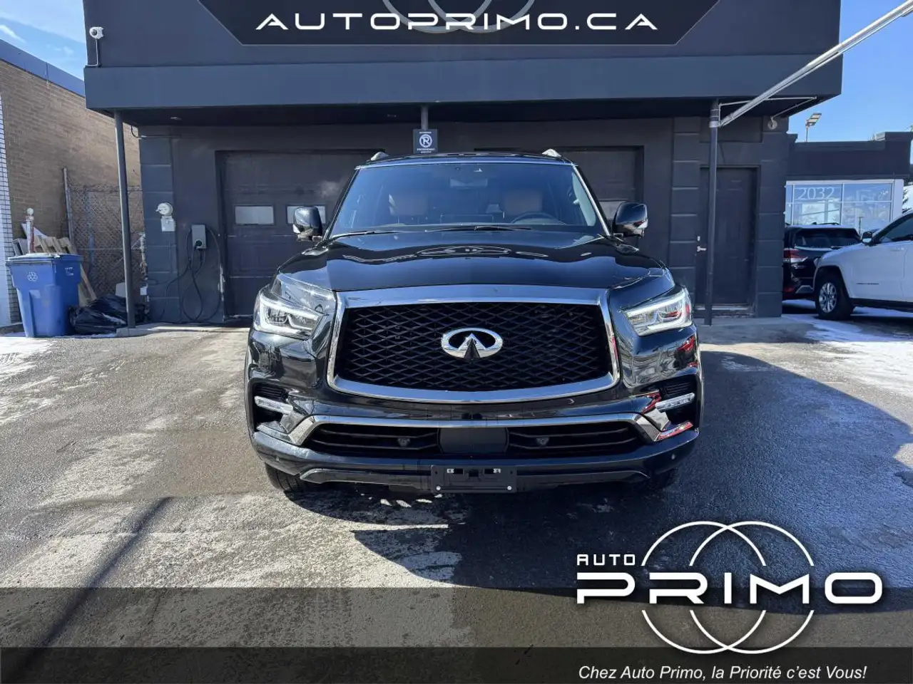 Infiniti QX80 снимка Infiniti QX80