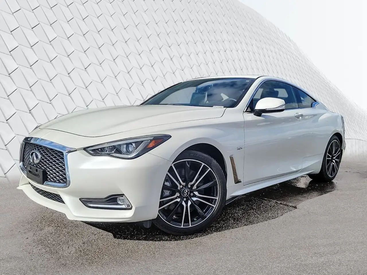 Infiniti Q60 снимка Infiniti Q60