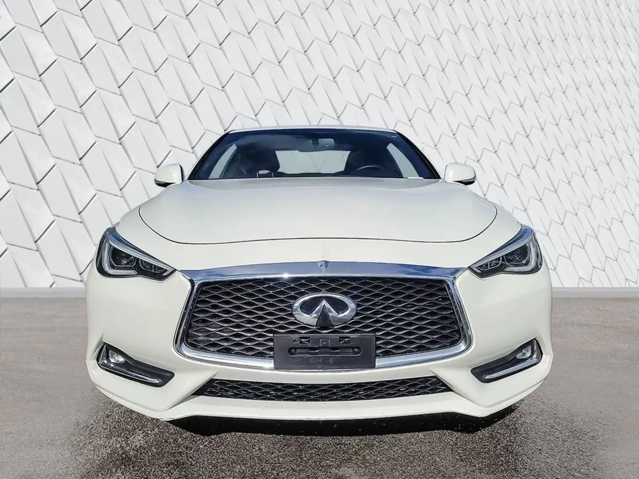 Infiniti Q60 снимка Infiniti Q60