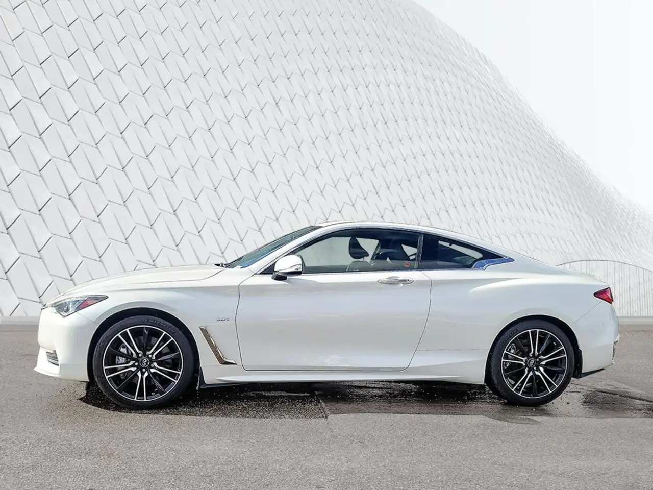 Infiniti Q60 снимка Infiniti Q60