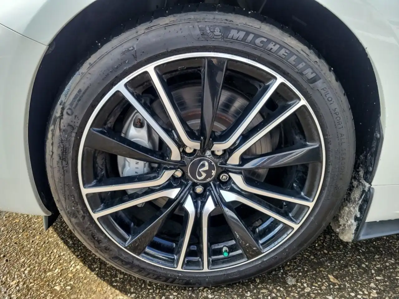Infiniti Q60 снимка Infiniti Q60