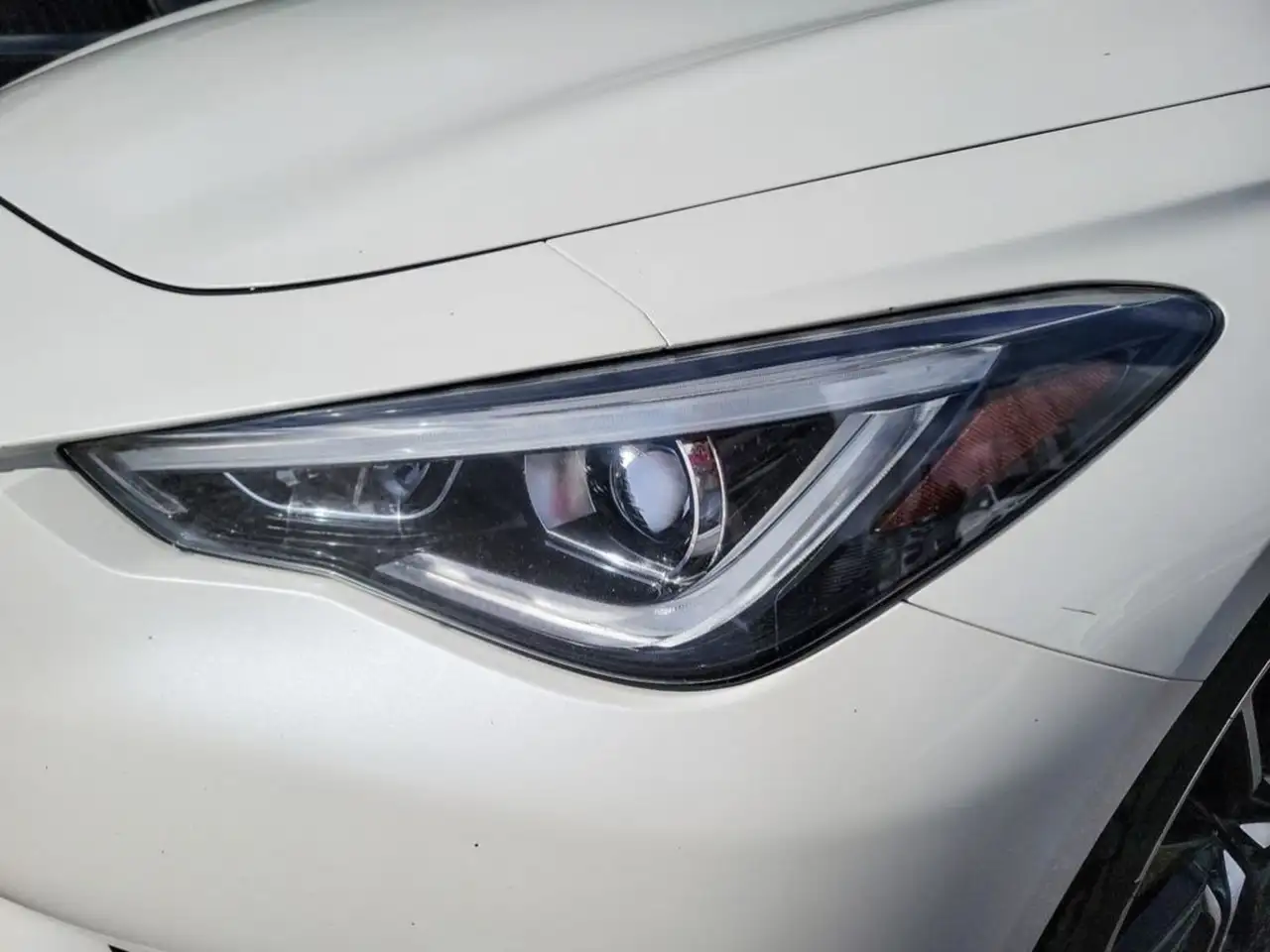 Infiniti Q60 снимка Infiniti Q60