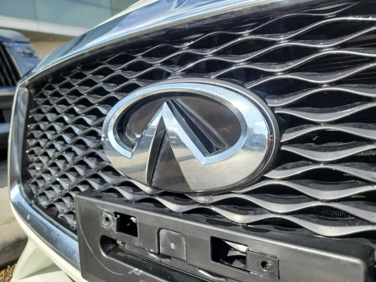 Infiniti Q60 снимка Infiniti Q60