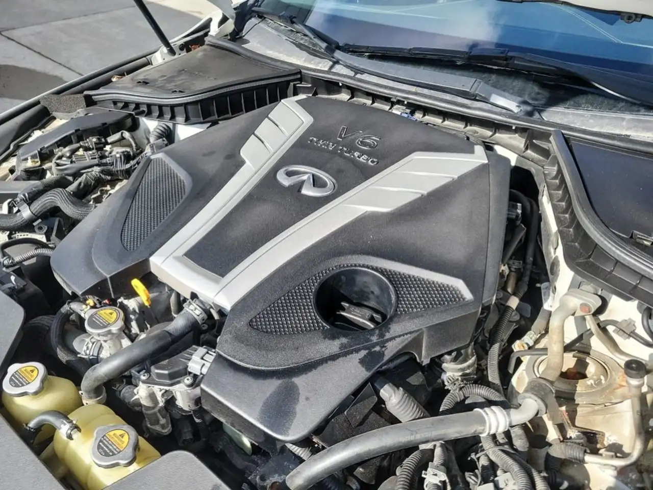 Infiniti Q60 снимка Infiniti Q60