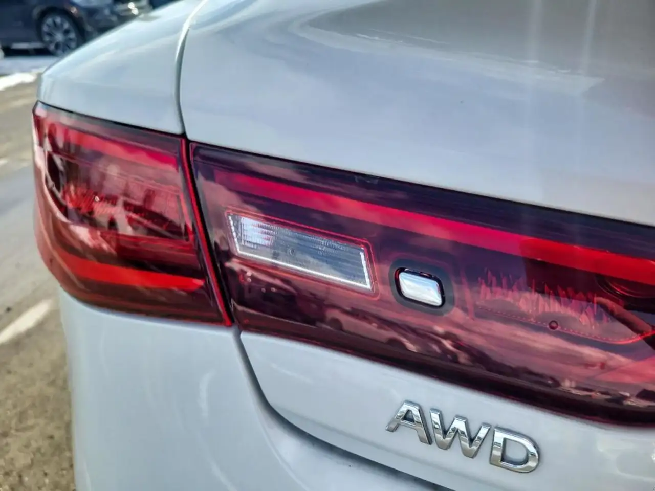 Infiniti Q60 снимка Infiniti Q60